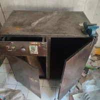 میز کار اهنی