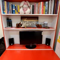 میز تحریر، قفسه و کتابخانه