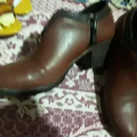 یک جفت کفش زنانه بفروش میرسد