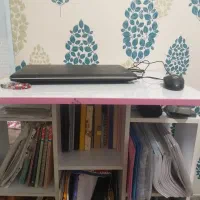 میز و کتبخونه