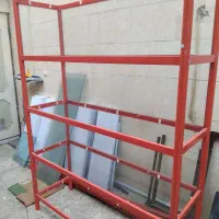 ویترین پشت شیشه ۲متری  و صندلی