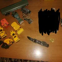 تعدادی ساعت و انگشتر و...