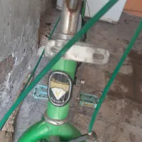 دوچرخه صحیح و سالم فقط یک جفت لاستیک