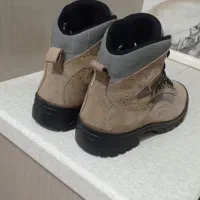 تعدادی نیم بوت،پوتین و کتونی اورجینال|کیف، کفش، کمربند|نمین, |دیوار