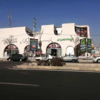 مجتمع-تجاری-با-زیر-بنای-2000-مترمربع