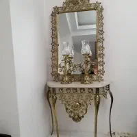 آینه و شمعدان برنجی، کنسول برنجی