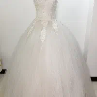 لباس عروس در حد نو و سالم