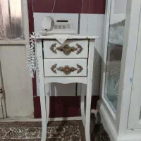 یک عددبوفه و میز تلفن و ساعت