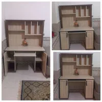 میز تحریر کتابخانه‌دار