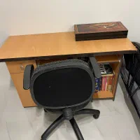 میز تحریر وصندلی کاملا سالم