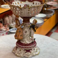 میوه خوری کنار سالنی