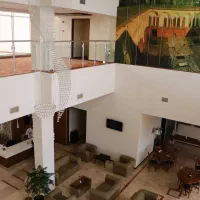 استخدام نیروی پذیرشگر