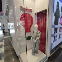 فروشنده لباس بچگانه
