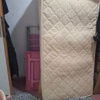 تشک تخت کاملا تمیز وسالم سربندر