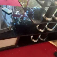 یک عدد میز تی وی ال ایی دی