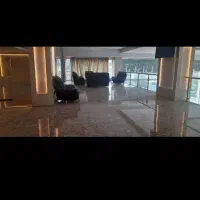 اجاره ۳۰۰ متر  تجاری بر ۱۰در دو دهنه ارتفاع ۶