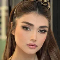 جذب مدل میکاپ درسرپلذهاب بامتریال برند