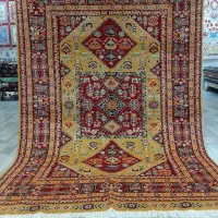 قالیچه طرح کوبایی طلایی طرح قشقایی گل ابریشم