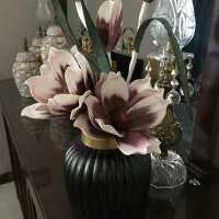 گلدان با گل