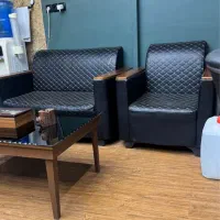 مبل چرم دسته چوبی نیم ست با میز|مبلمان خانگی و میز عسلی|کاشان, معلم|دیوار