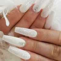 ترمیم و کاشت ناخن با ۶۰٪تخفیف