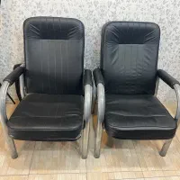 صندلی و میز جلو مبلی