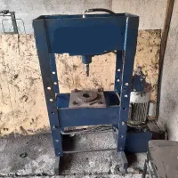 پرس هیدرولیک ۱۵ تن برقی