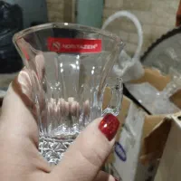 تعدادی بلور پذیرایی