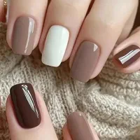 به چند مدل برای کاشت ناخن نیاز دارم فقط هزینه مواد