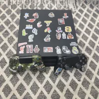 PS4 PRO  در حد نو تمیز  دو دسته