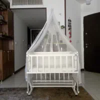 گهواره کنار تخت مادر