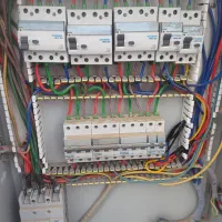 تعمیرات برق داخلی منزل در بیدخون یا عسلویه