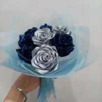 گل رز در رنگهای متنوع