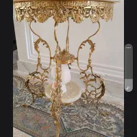 میز برنز  و تعدادی وسیله برنز و مسی