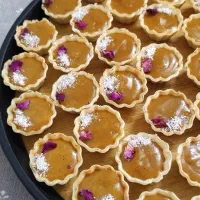 پذیرایی حلوا و نان گرم