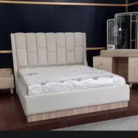 تخت خواب  .  لیندا