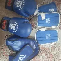 دستکش و ملزومات بوکس، زانو بند،ضربه گیر سر.