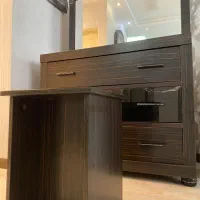 میز ارایشی اینه دار