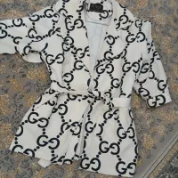 مانتو|لباس|رباطکریم, کیکاور|دیوار