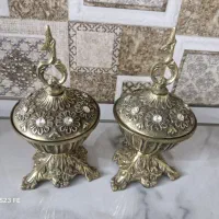 گلدون و مجسمه برنزی