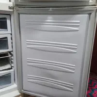 یک عدد یخچال فریزر