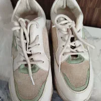 کتونی سفید و پاشنه‌دار|کیف، کفش، کمربند|شازند, |دیوار