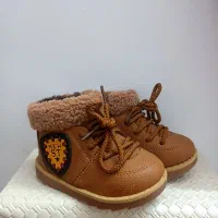 نیم بوت چرم داخل خز  ، پالتو خز ، شلوار لی ،پیراهن