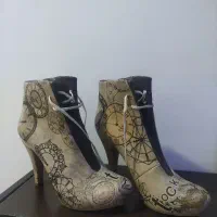 کفش زنانە نیم بوت