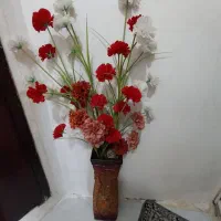 گل مصنوعی همراه با گلدان
