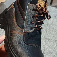 کفش ایمنی کارگر