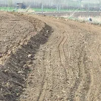 زمین برای گشت موتور اب و سرچاهی در روستایی ایدیشه