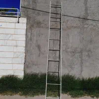نردبان آهنی کاملا سالم  ۲عدد