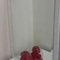 آینه با قاب سفید