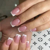 استخدام‌ ناخنکار کراتین کار شنیون کار